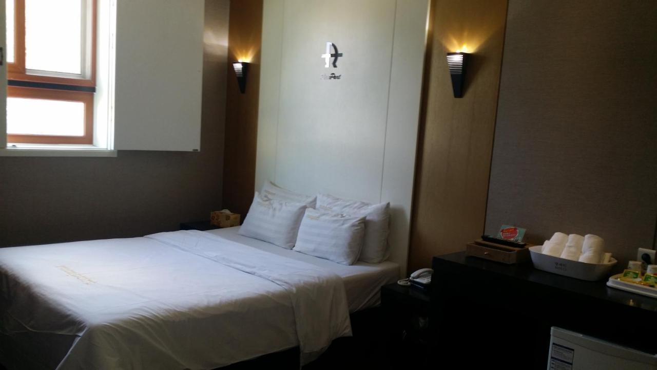 Rampart Hotel Gwangmyeong Bagian luar foto