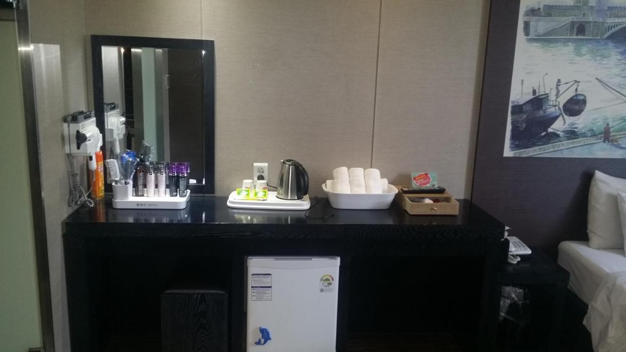 Rampart Hotel Gwangmyeong Bagian luar foto